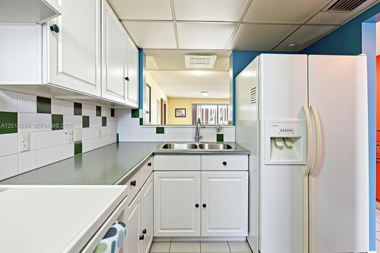 LAGUNA CONDO - Residential