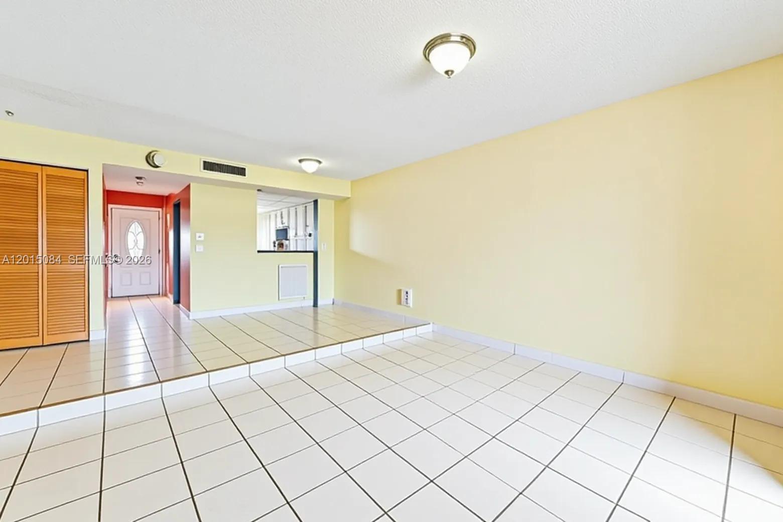 LAGUNA CONDO - Residential