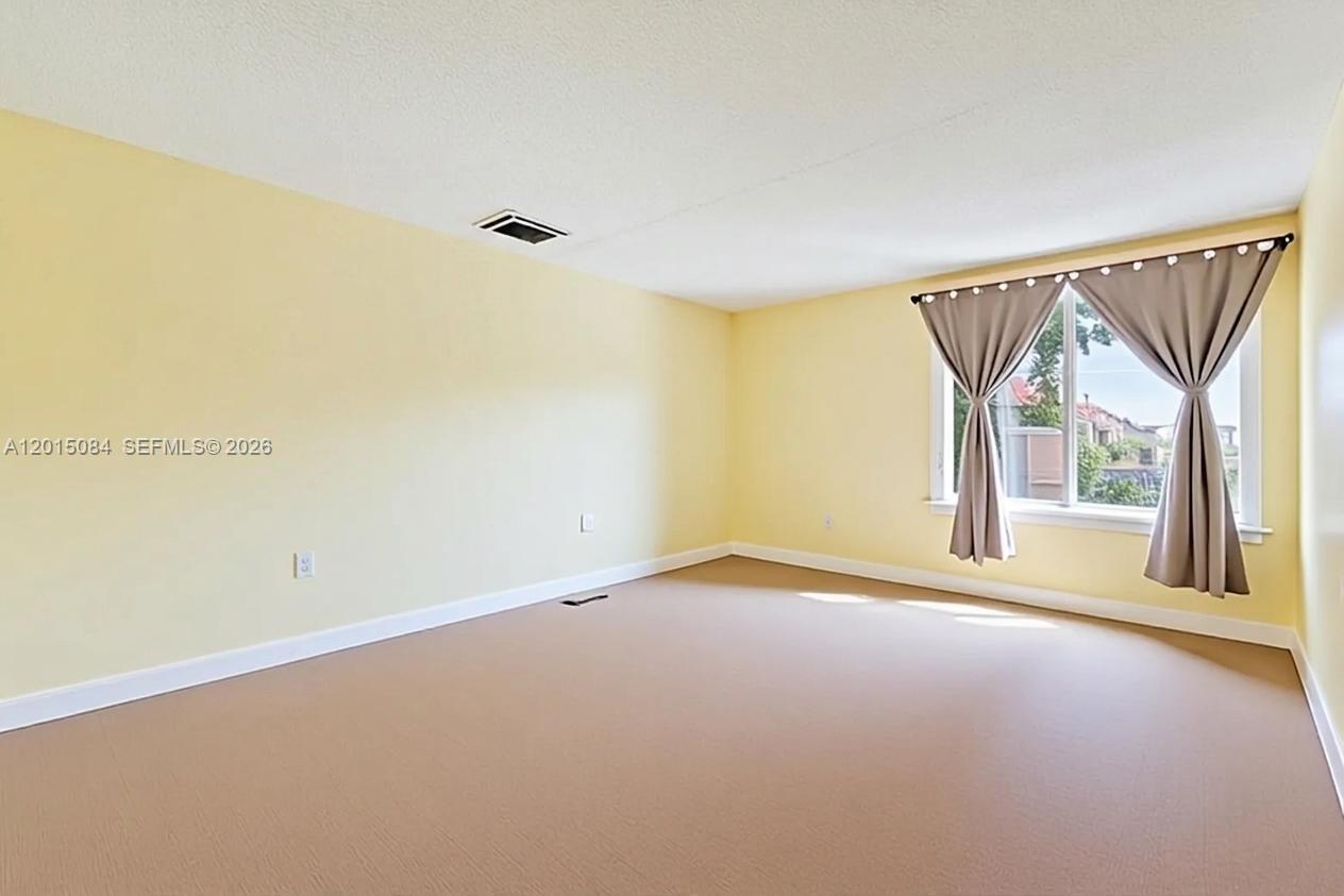 LAGUNA CONDO - Residential