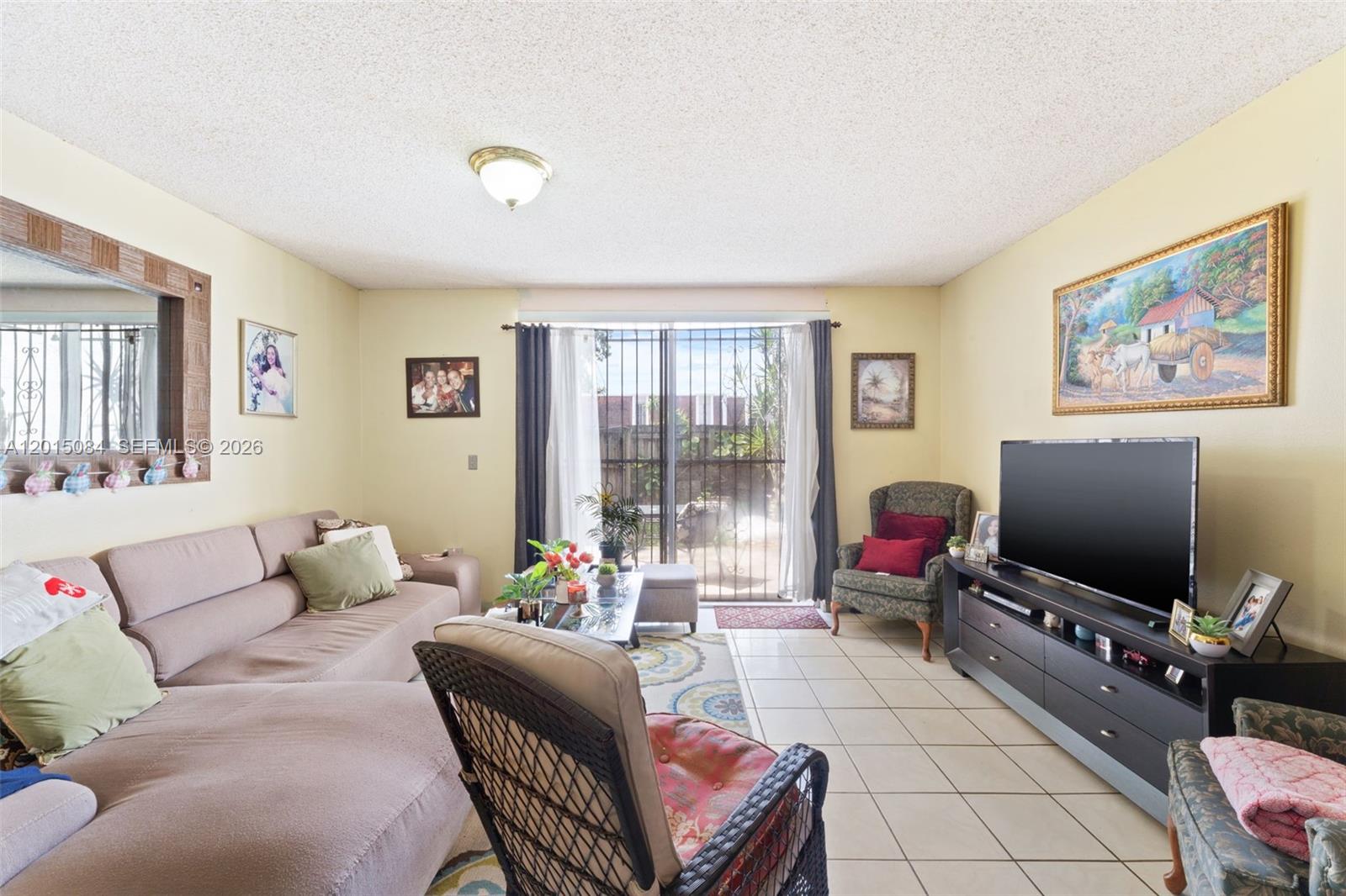 LAGUNA CONDO - Residential