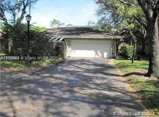 Property for Sale at 70 Ivy Rd, Hollywood, Broward County, Florida - Bedrooms: 3 
Bathrooms: 3  - $644,900