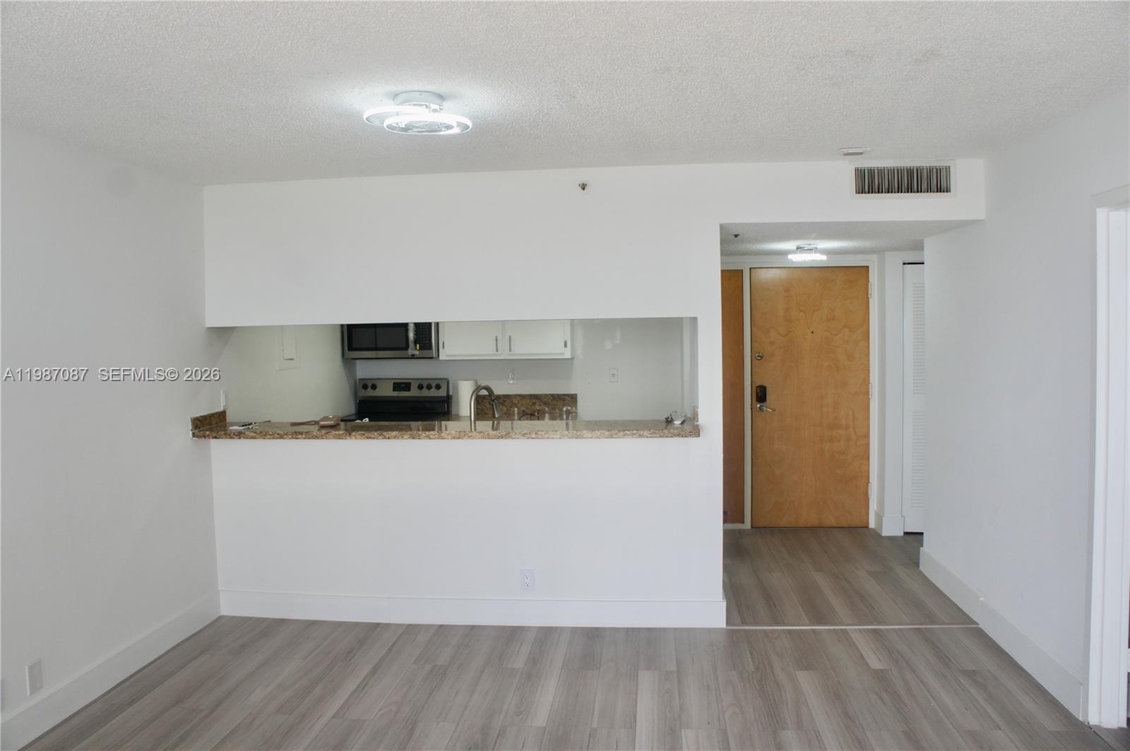 7601 E Treasure Dr 1406