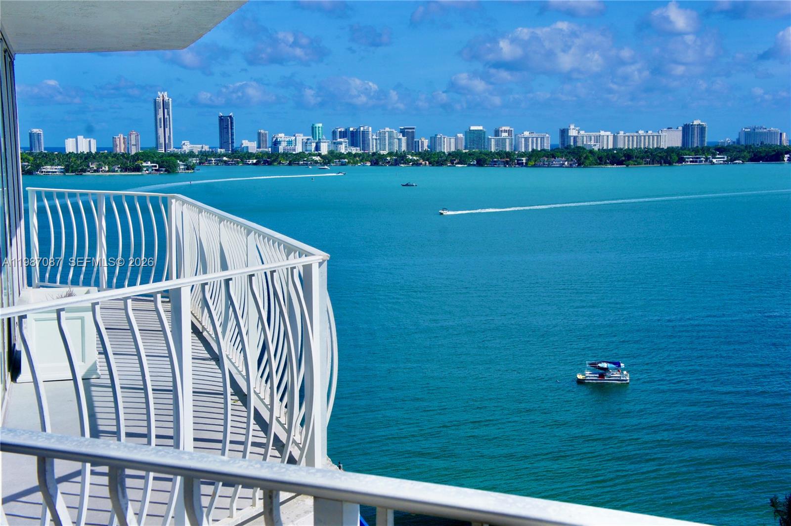 7601 E Treasure Dr 1406