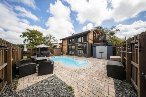 Photo of 10141 Woodbury Ct, Pembroke Pines, FL 33026 (MLS # A11984101)