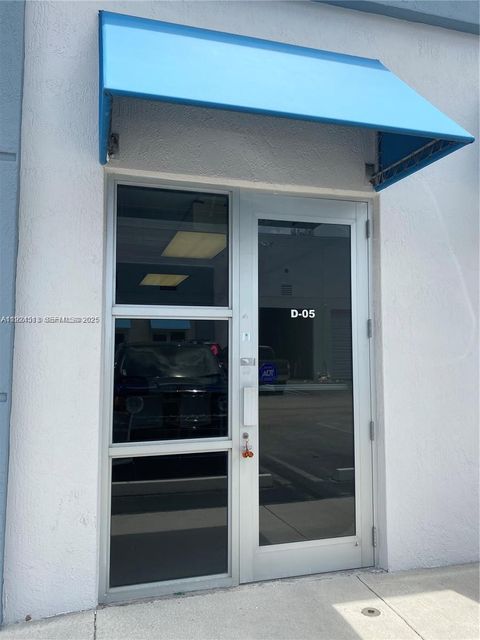 2355 NW 70th Ave 5 D5 Miami FL 33122