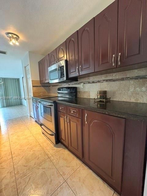 Photo of 835 NW 81st Way #5, Plantation, FL 33324 (MLS # A12018187)
