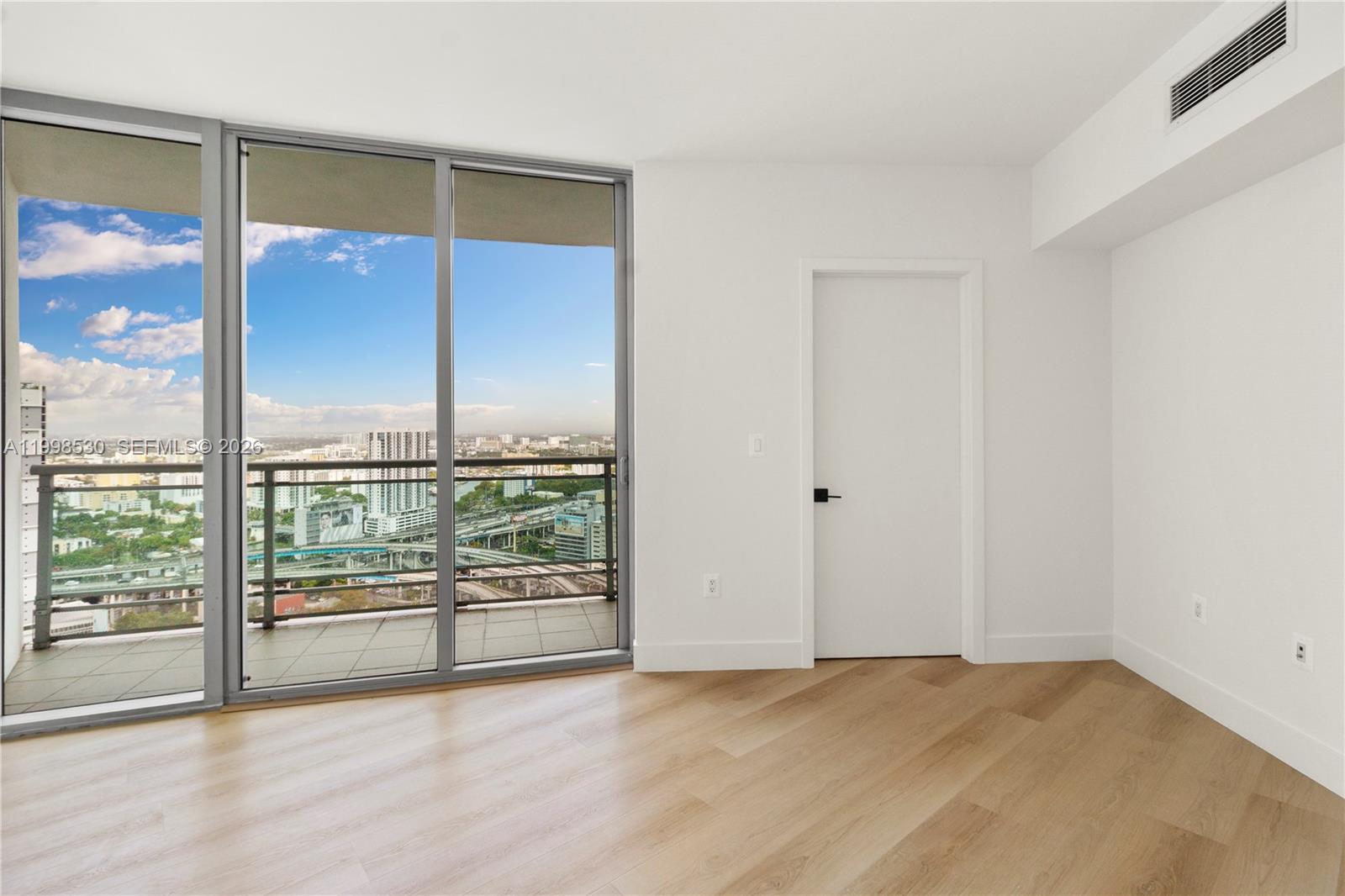 WIND CONDO - Residential