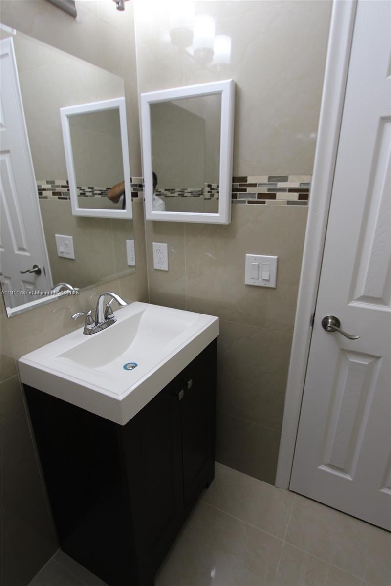 Pines Of Oakland - Residential Lease