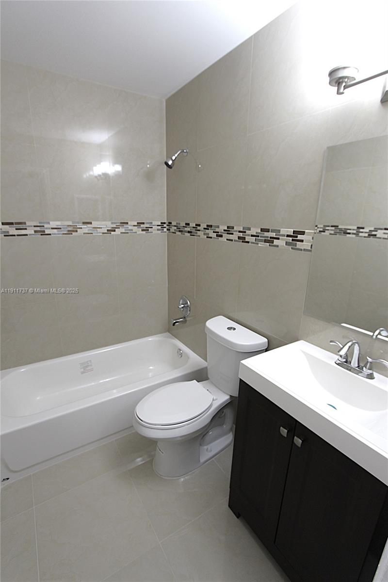 Pines Of Oakland - Residential Lease