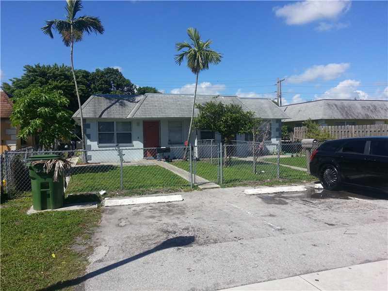 DUPLEX COMPLETELY REMODELED AND RENTED OUT. EARN OVER 13% ROI!! LOOKS GREAT! START MAKING A RETURN ON YOUR INVESTMENT FROM DAY 1. A/C & ROOF 5 YEARS OLD AND IN GREAT SHAPE. LOCATED IN THE HEART OF FT. LAUDERDALE CLOSE TO EVERYTHING.