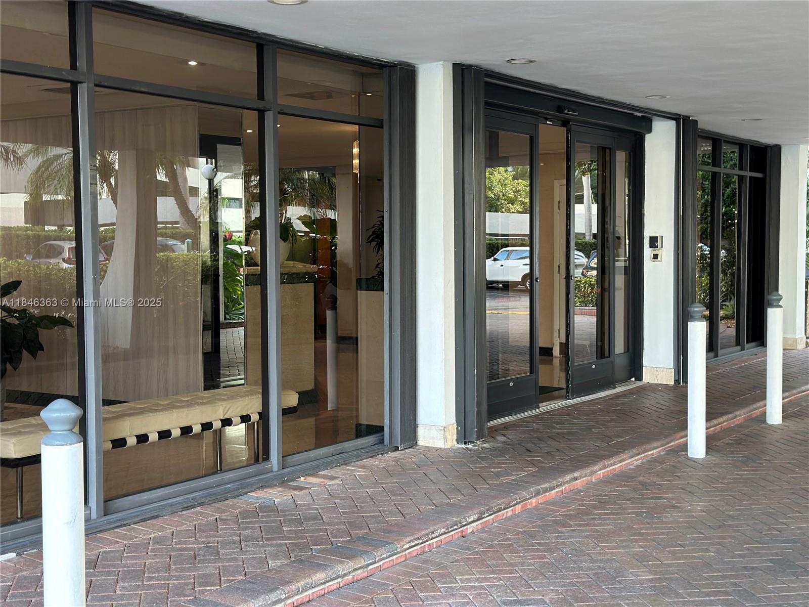 1408 Brickell Bay Dr 706