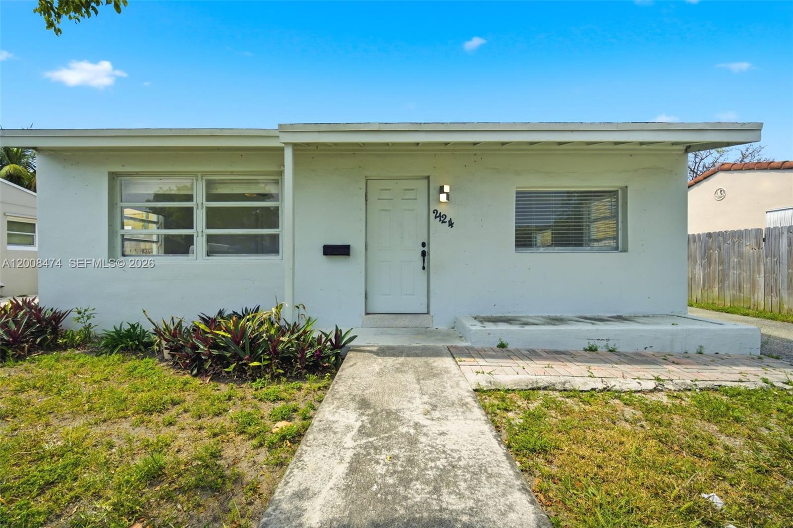 HOLLYWOOD LITTLE RANCHES - Residential