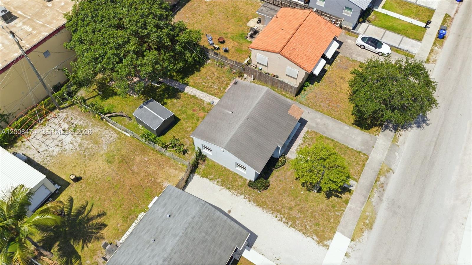 HOLLYWOOD LITTLE RANCHES - Residential