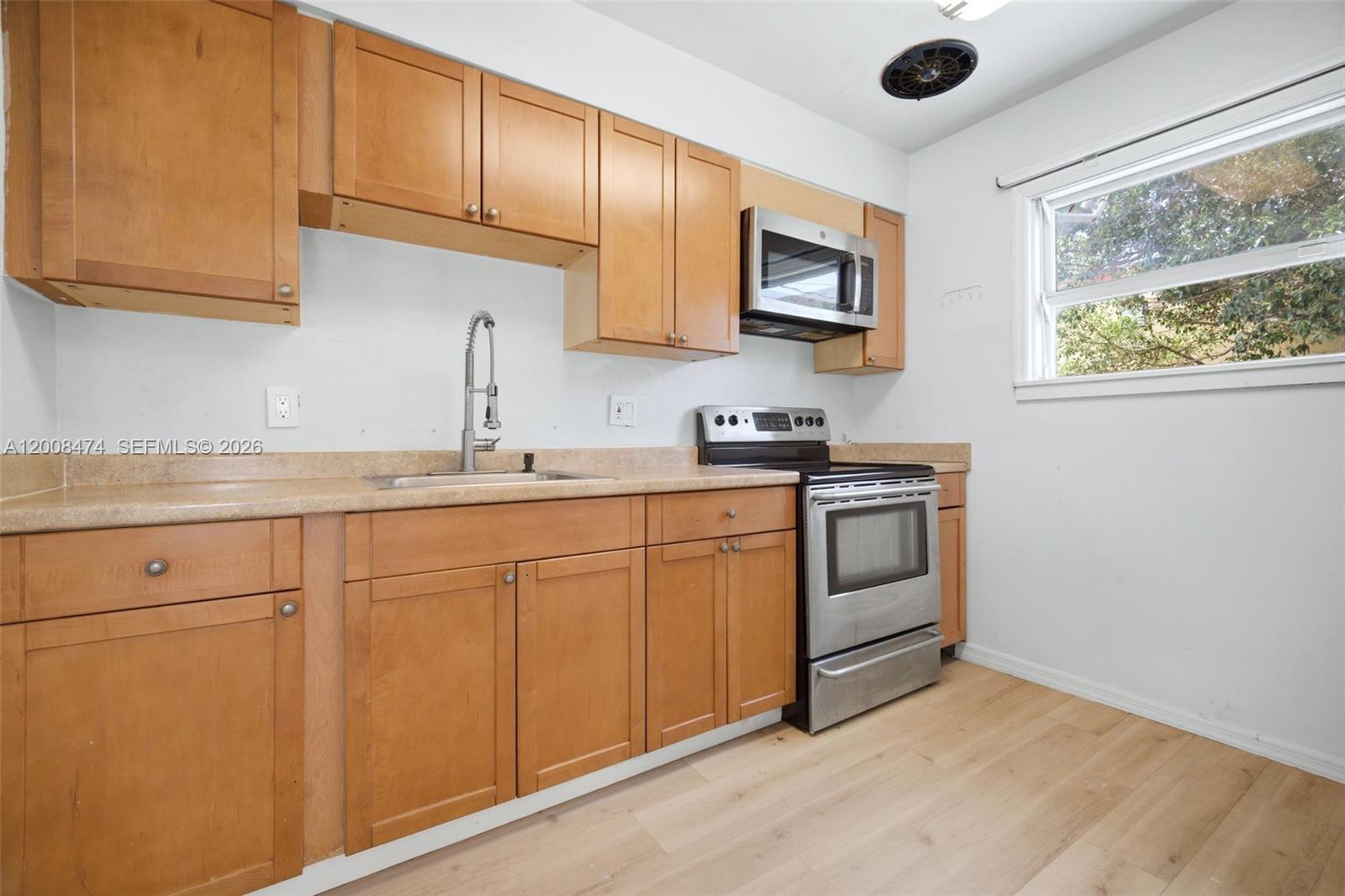 HOLLYWOOD LITTLE RANCHES - Residential