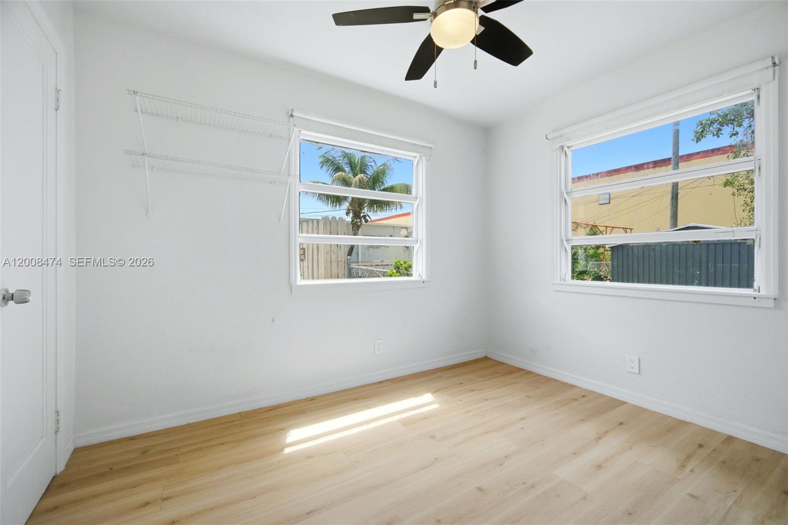 HOLLYWOOD LITTLE RANCHES - Residential