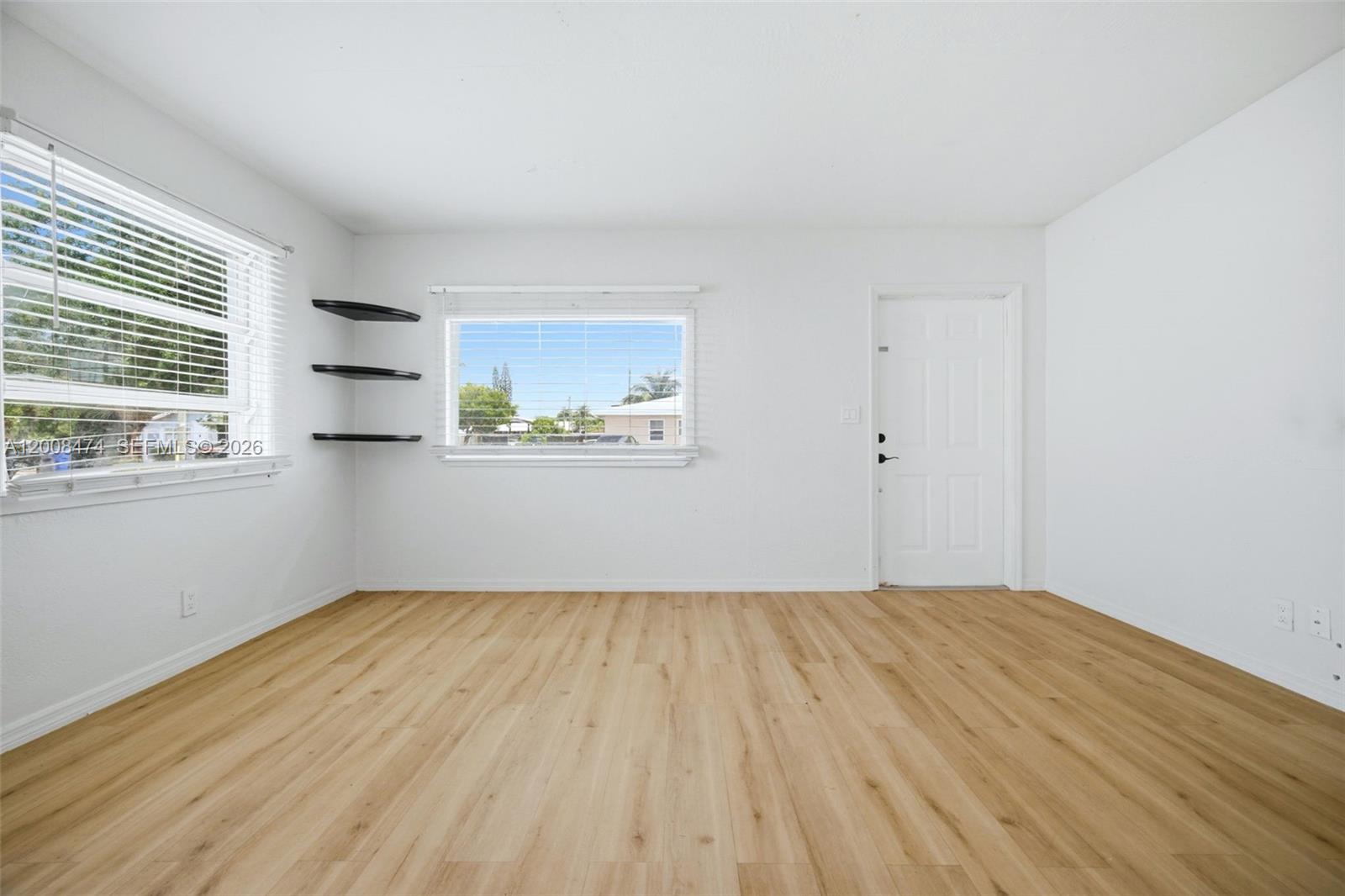 HOLLYWOOD LITTLE RANCHES - Residential