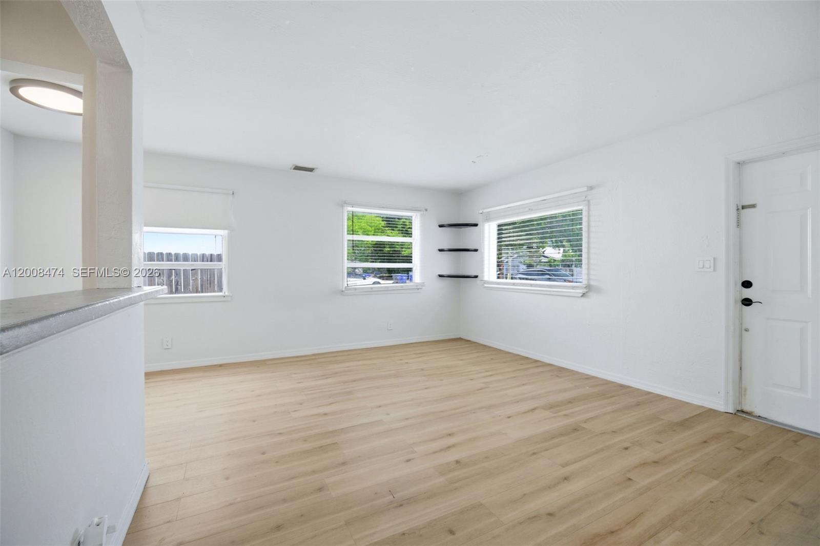 HOLLYWOOD LITTLE RANCHES - Residential