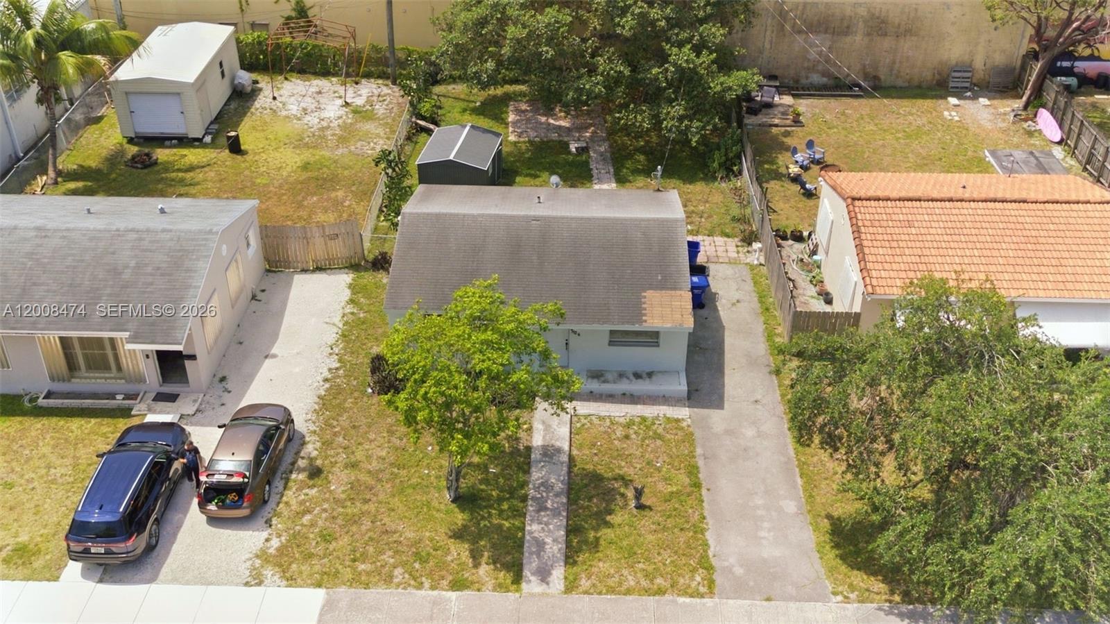 HOLLYWOOD LITTLE RANCHES - Residential
