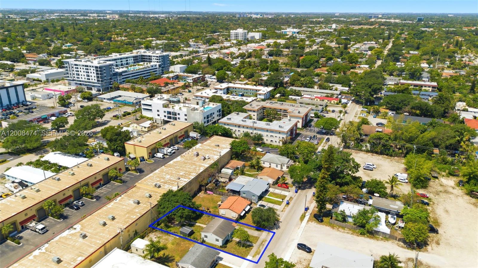 HOLLYWOOD LITTLE RANCHES - Residential