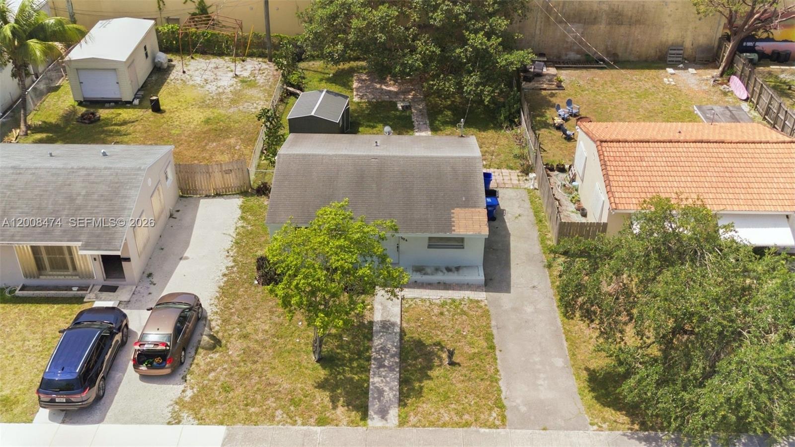 HOLLYWOOD LITTLE RANCHES - Residential