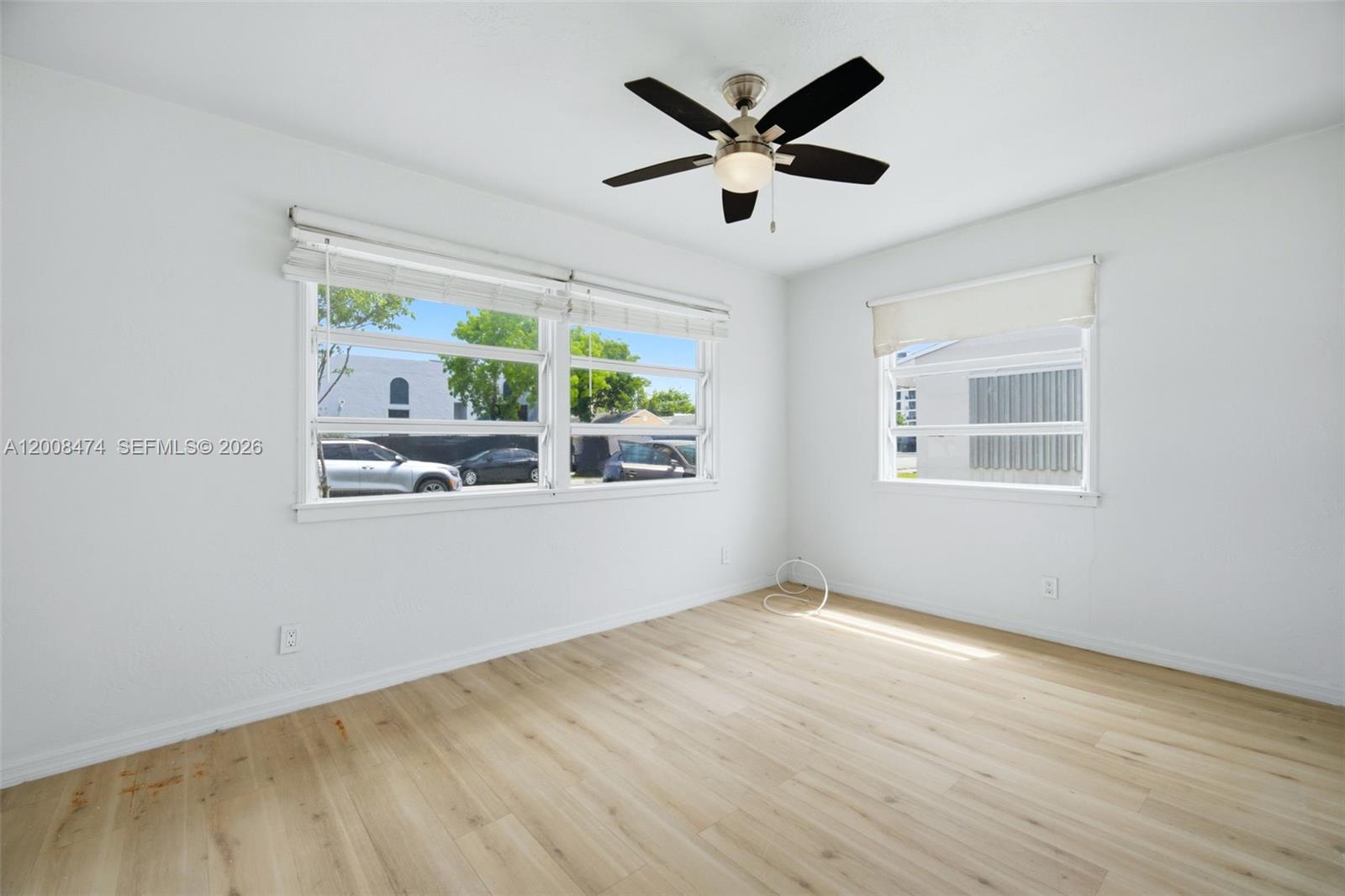 HOLLYWOOD LITTLE RANCHES - Residential