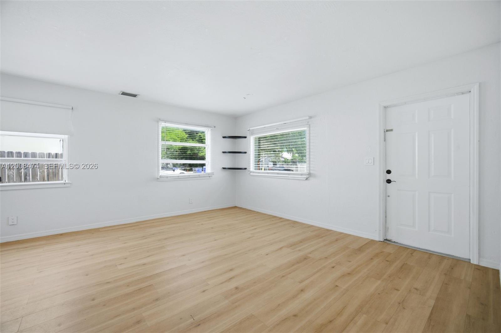 HOLLYWOOD LITTLE RANCHES - Residential