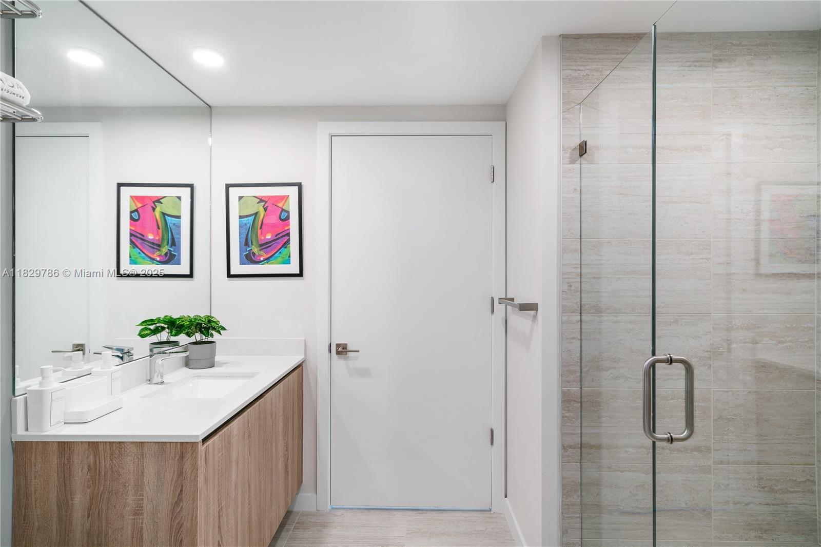 QUADRO CONDO - Residential