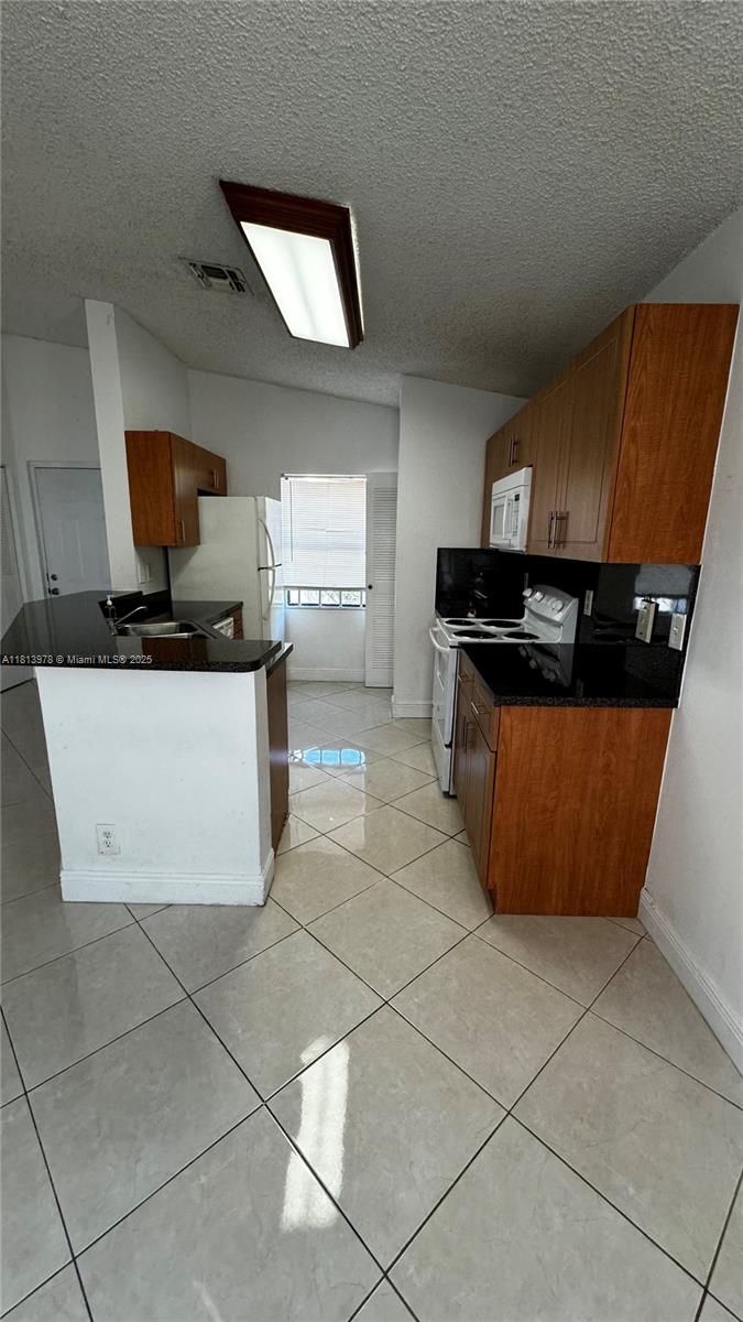 SUMMERBREEZE CONDO - Residential Lease