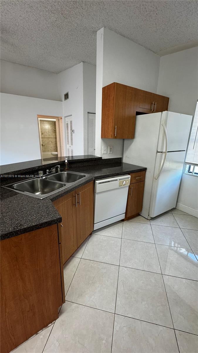 SUMMERBREEZE CONDO - Residential Lease