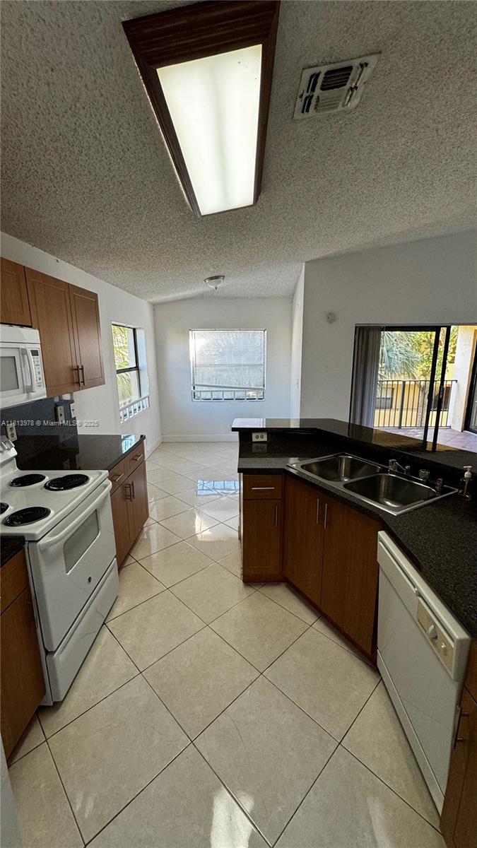 SUMMERBREEZE CONDO - Residential Lease