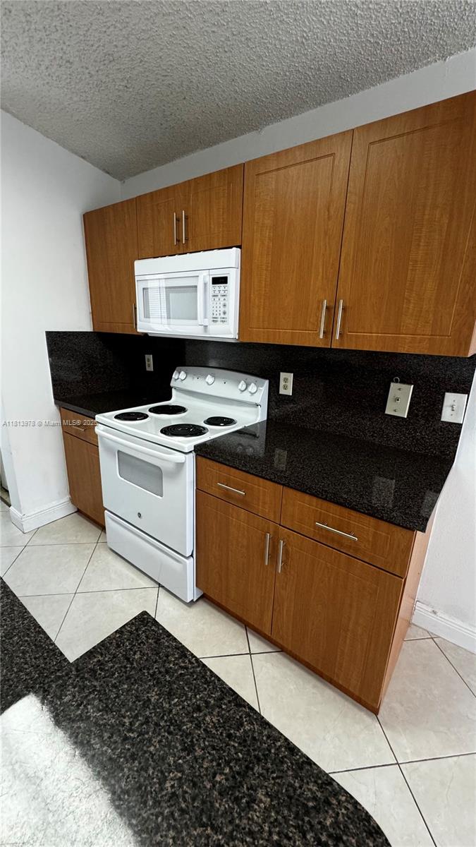 SUMMERBREEZE CONDO - Residential Lease