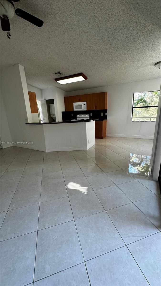 SUMMERBREEZE CONDO - Residential Lease