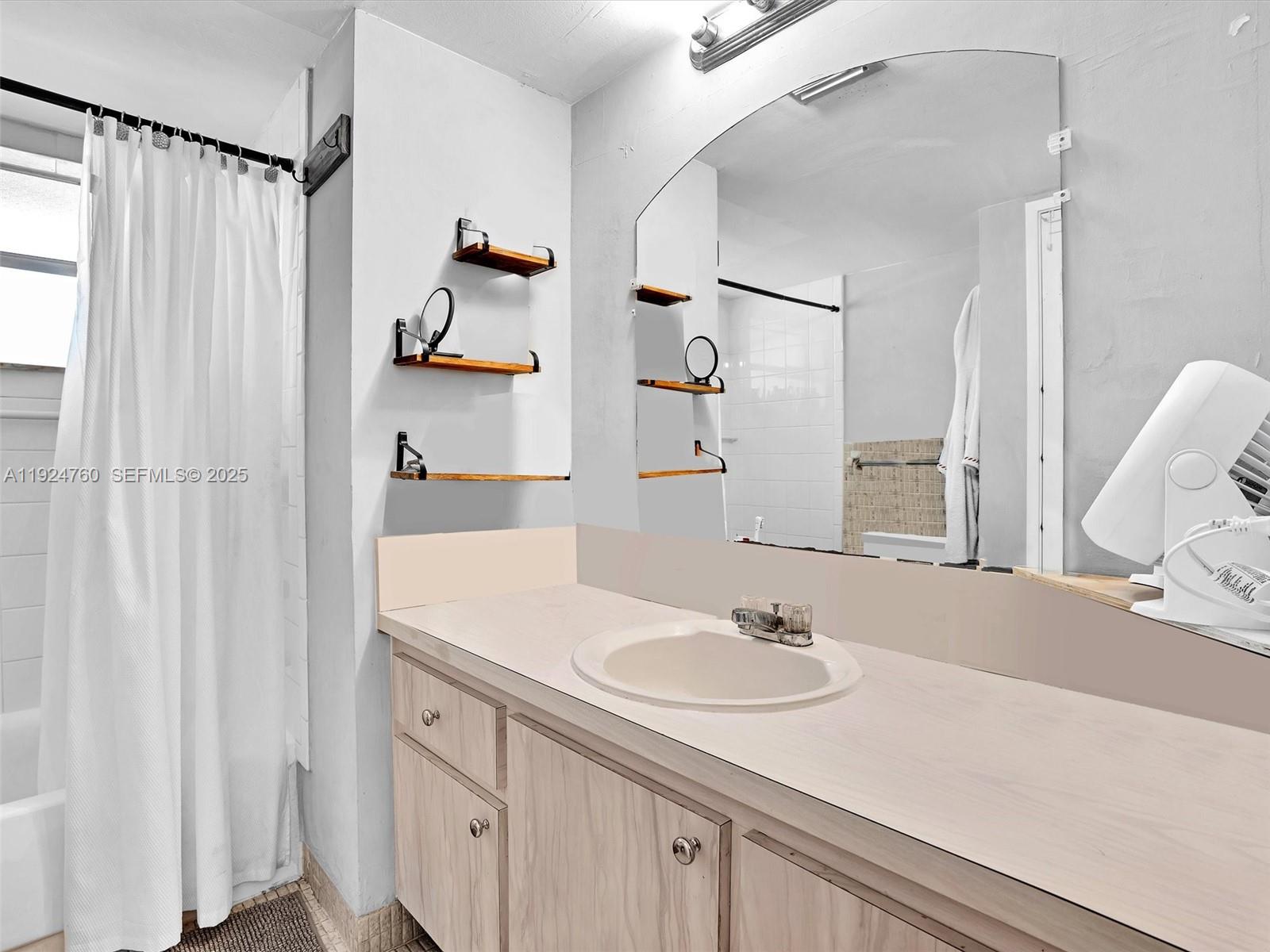 JADE WINDS GROUP - - Residential