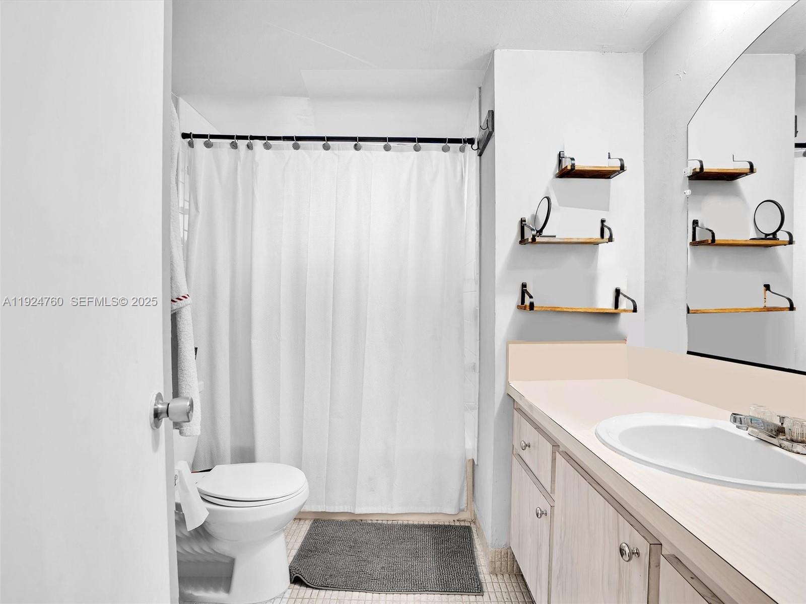 JADE WINDS GROUP - - Residential