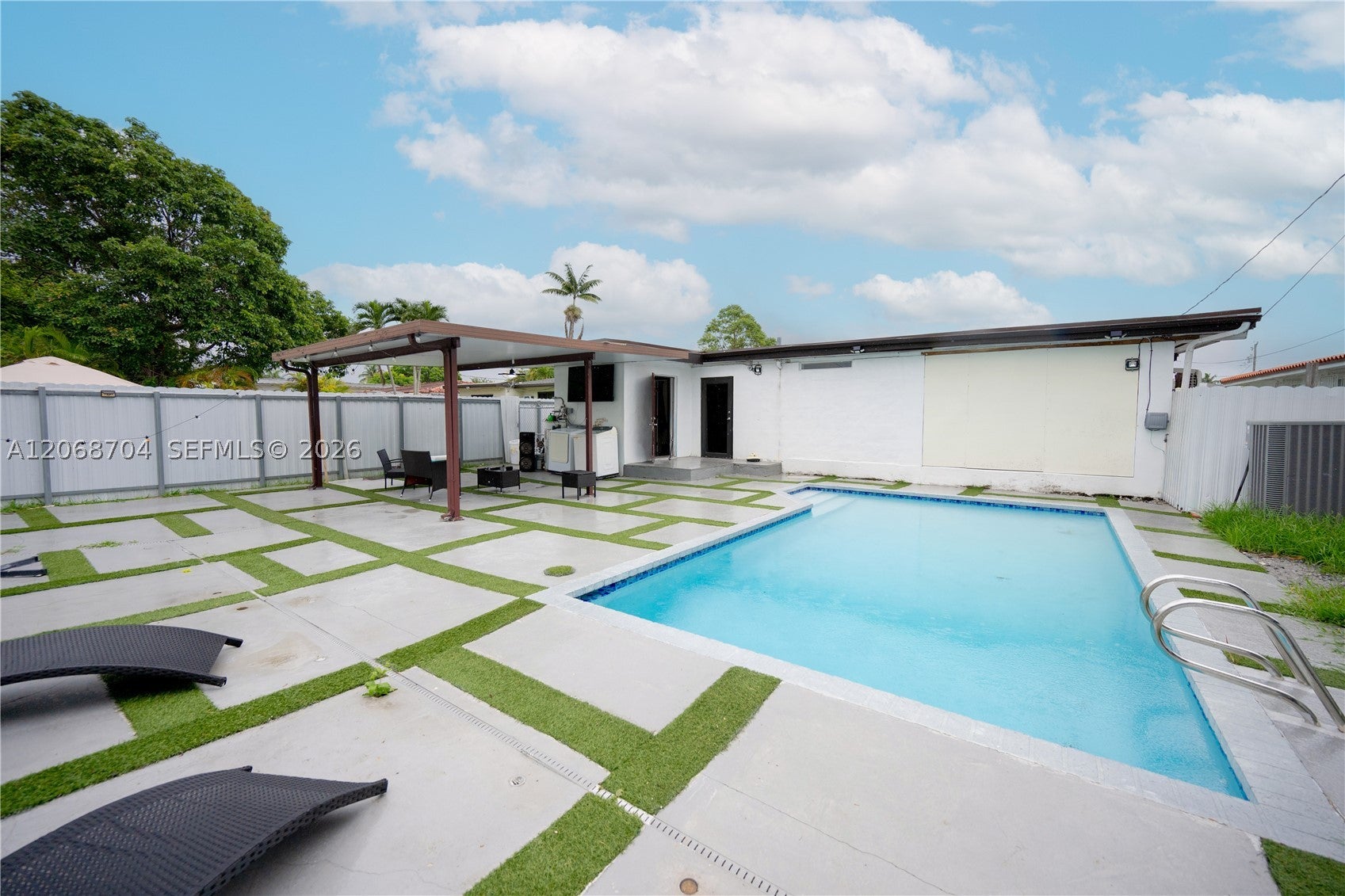 2920 SW 69th Ave