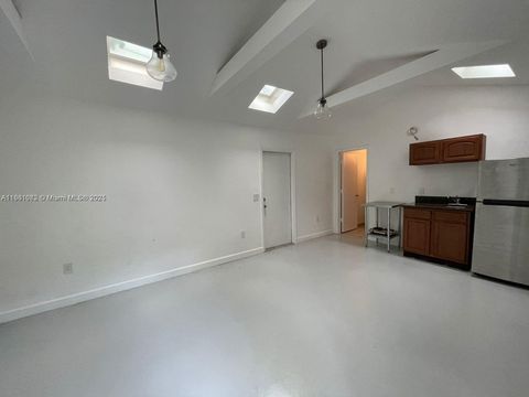 118 NW 24th St 8 Miami FL 33127