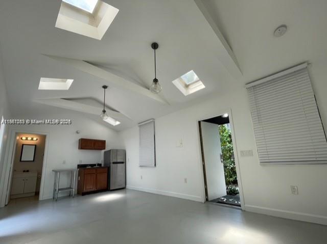 118 NW 24th St 8