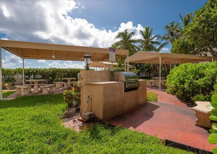ALEXANDER TOWERS CONDO - Residential