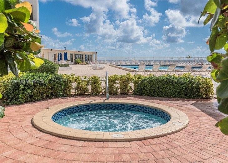 ALEXANDER TOWERS CONDO - Residential