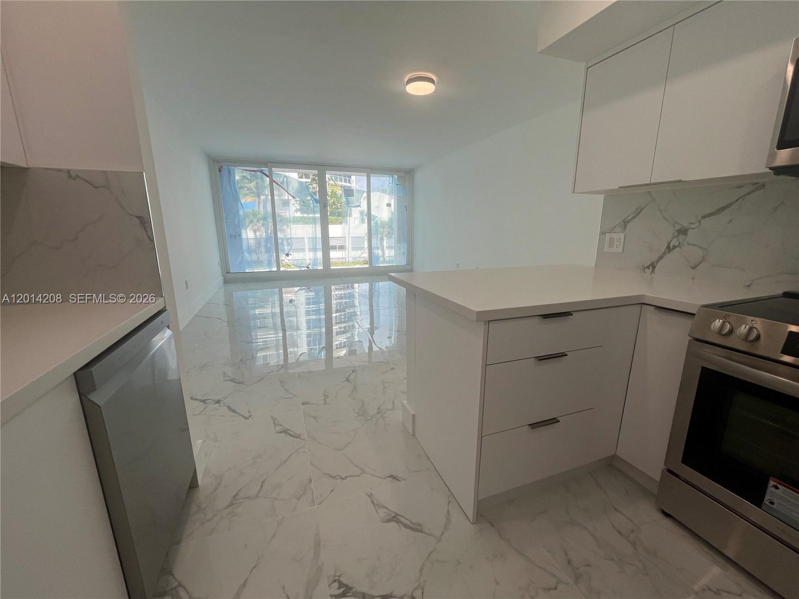 ALEXANDER TOWERS CONDO - Residential