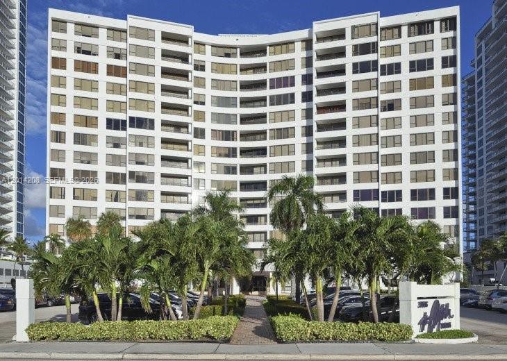 ALEXANDER TOWERS CONDO - Residential