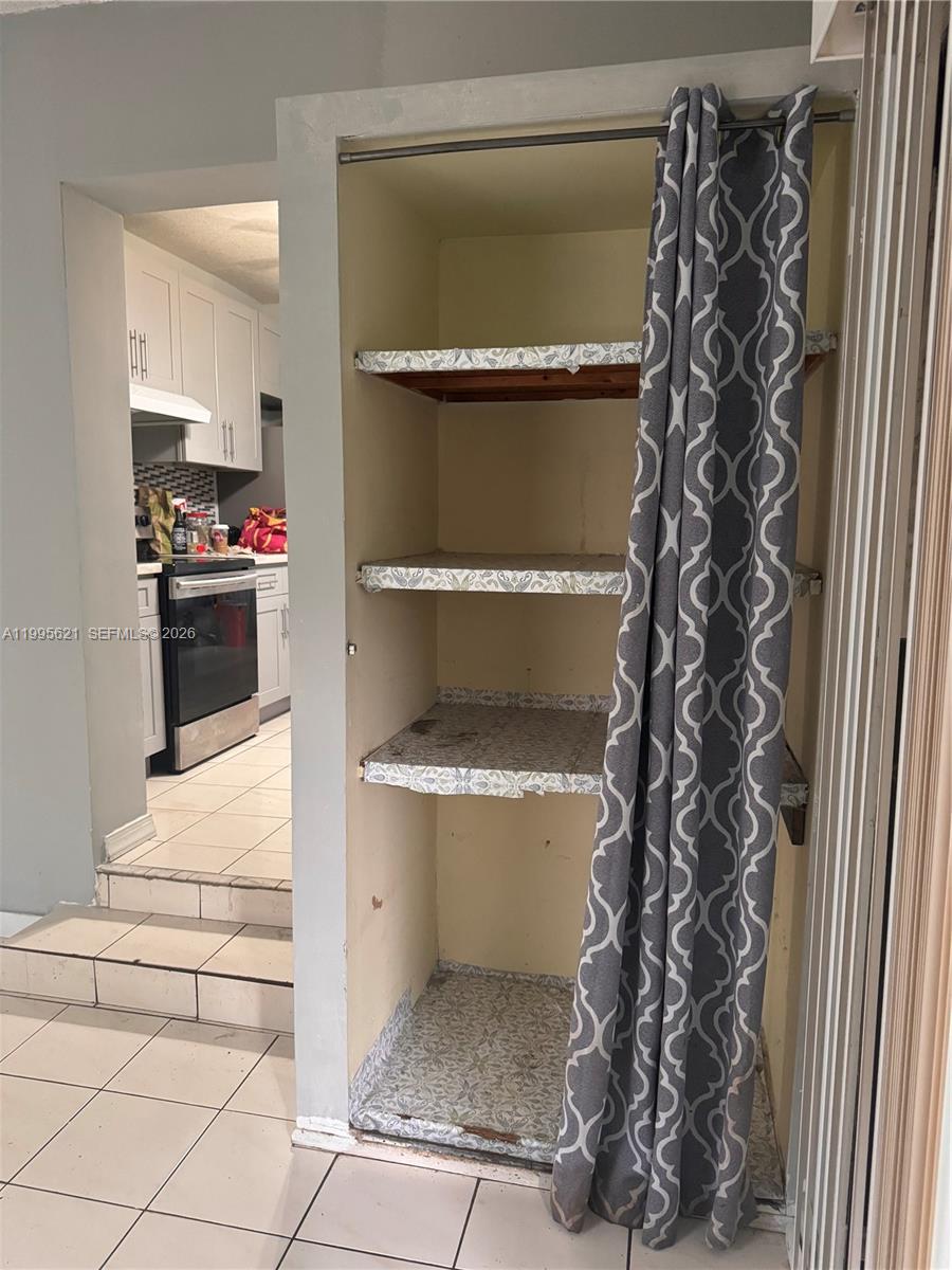 LAKE FOREST SEC 4 - Residential Lease