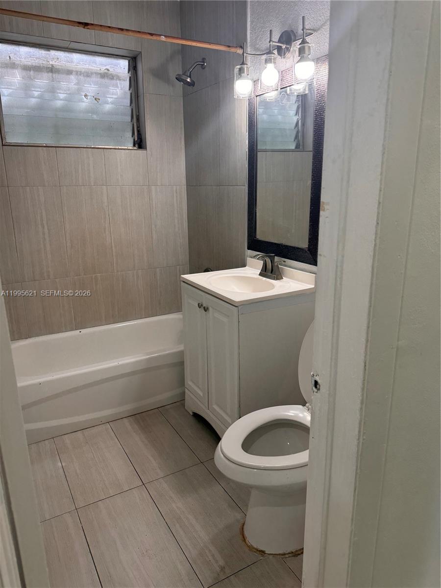 LAKE FOREST SEC 4 - Residential Lease