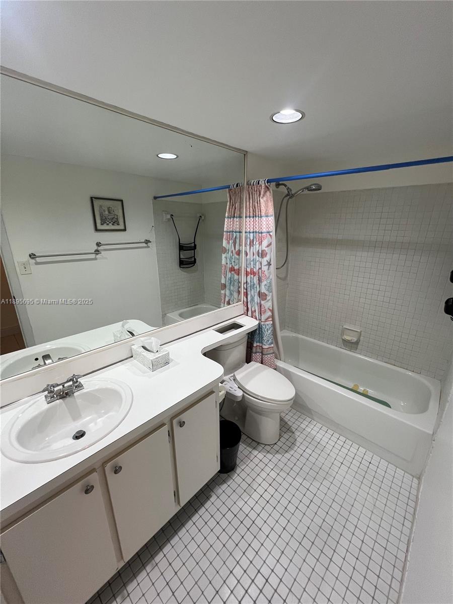 PALM COVE COND - Residential Lease