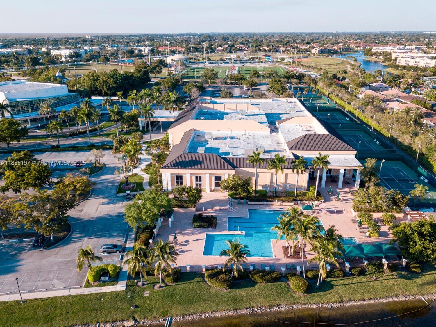7611 Southampton Ter 102, Tamarac, FL, 33321/$205,000 2 7611 Southampton Ter 102