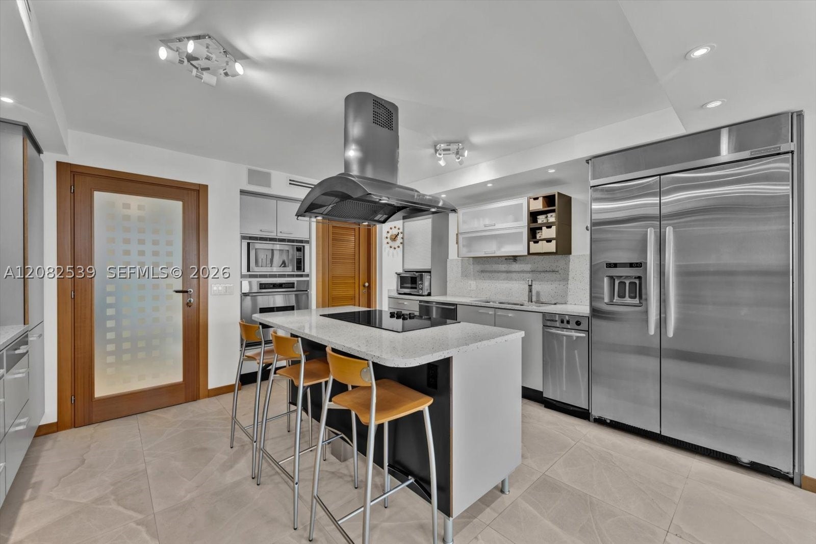 2 Grove Isle Dr B1709, Miami, FL, 33133/$2,850,000 4 2 Grove Isle Dr B1709