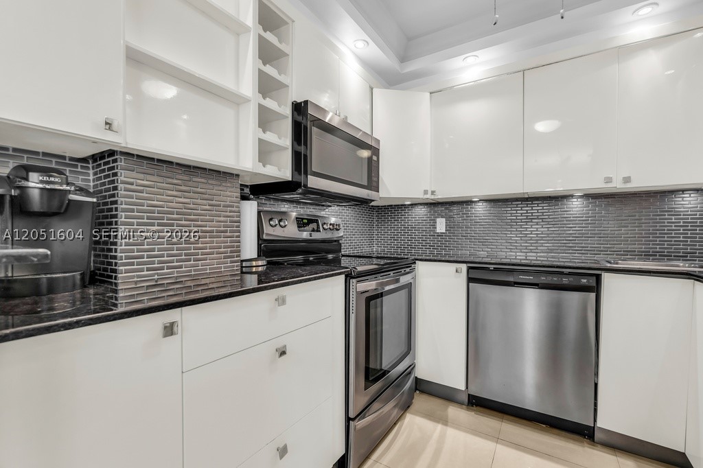 220 Kings Point Dr 314
