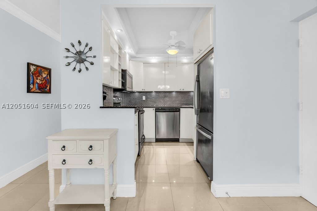 220 Kings Point Dr 314