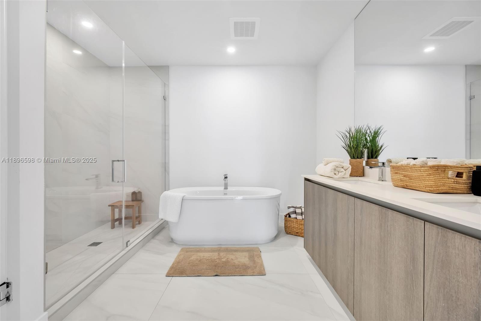 Aurora Condominium - Residential Lease