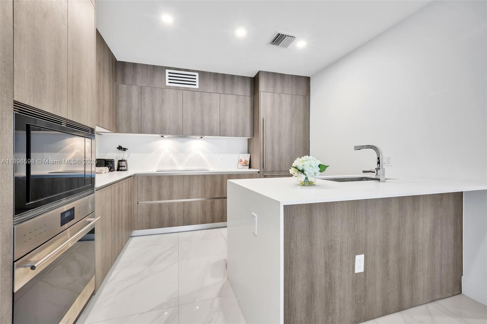 Aurora Condominium - Residential Lease